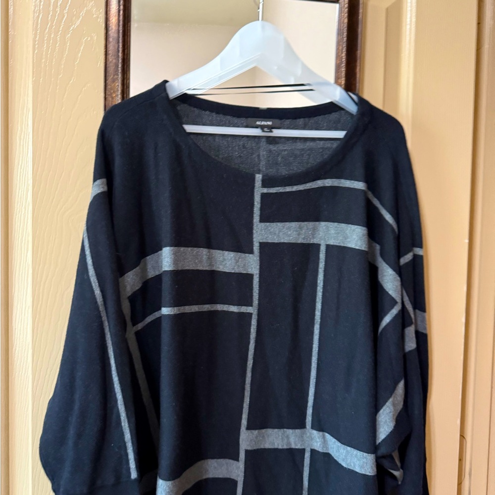 Alfani geometric size extra large, never worn sweater tunic!